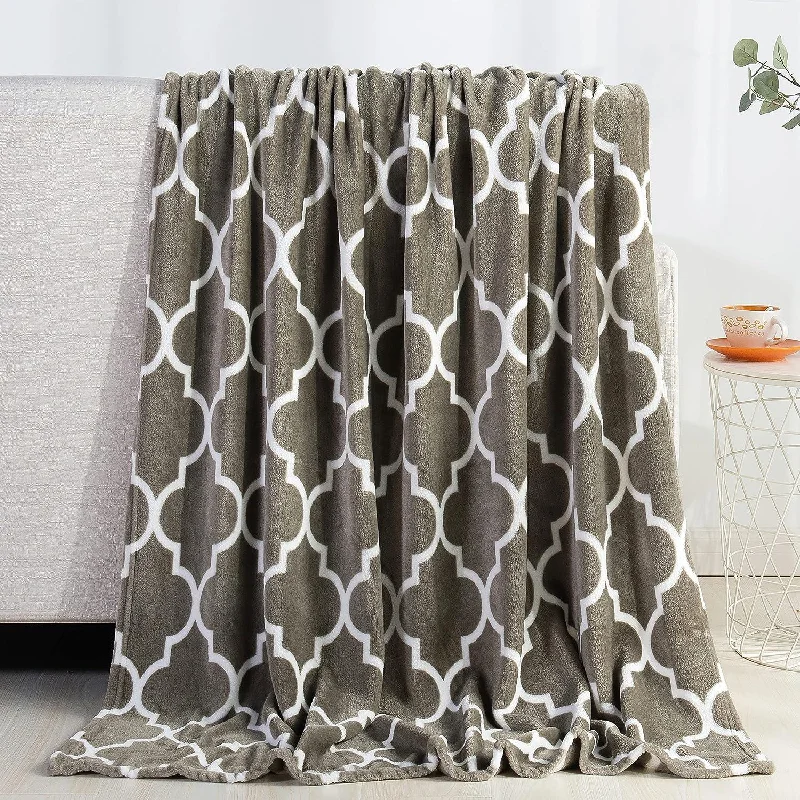 Quatrefoil Grey