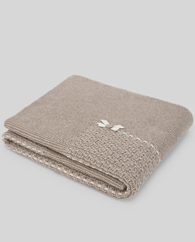 Girls knitted blanket in light brown