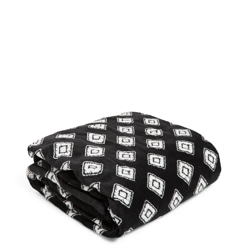 black/white blanket geo